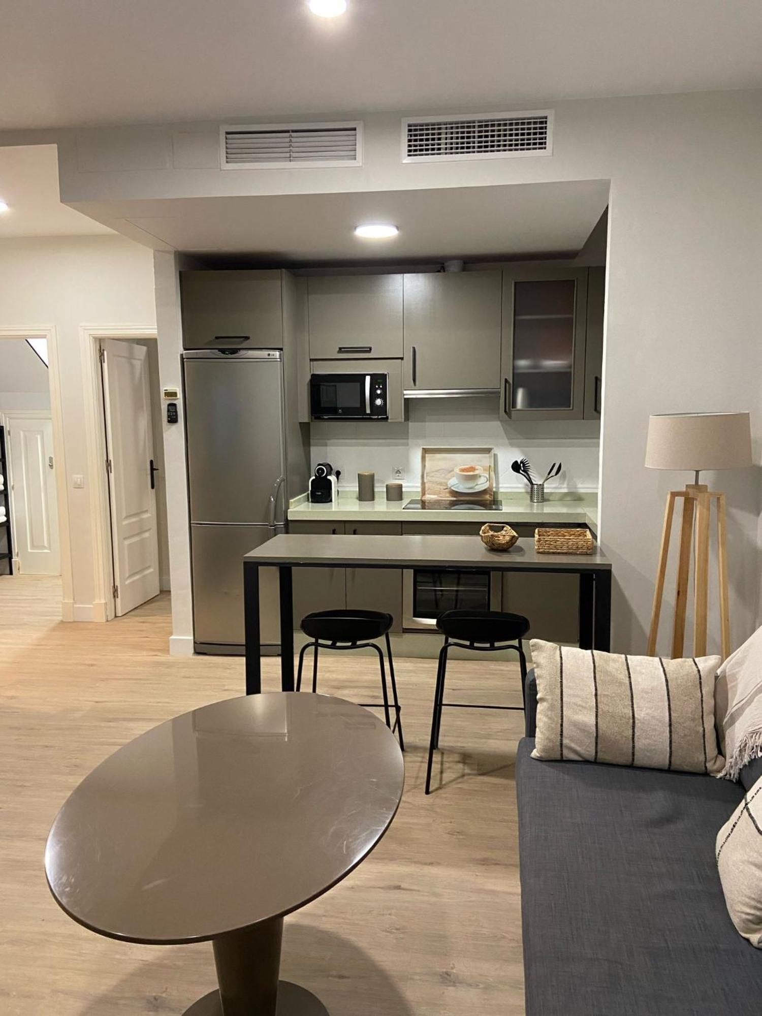 Lira Home, Centro Séville